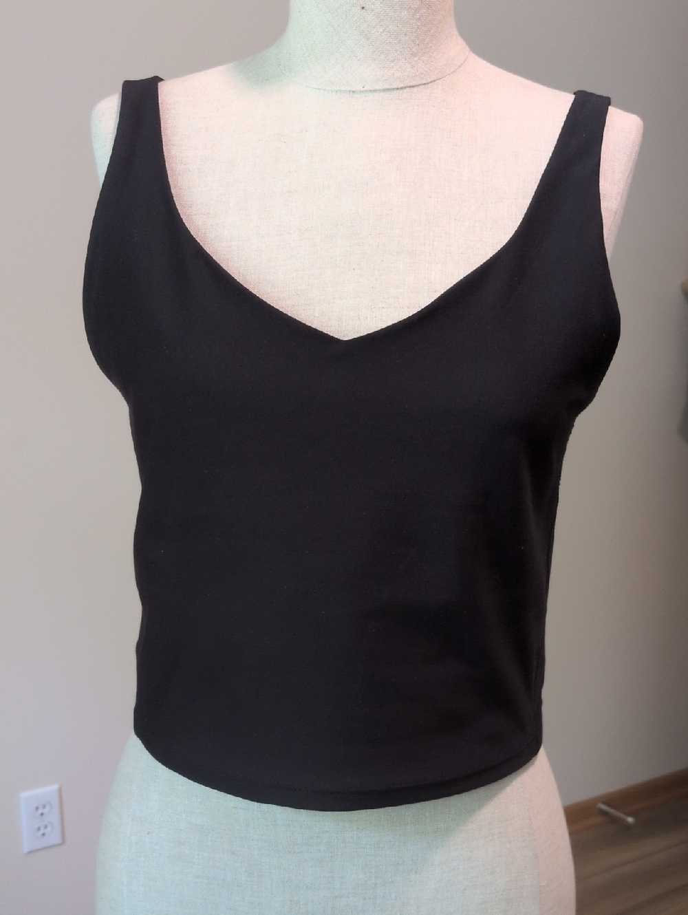 Lg Old Navy Active Powersport Classic Black V-Neck Tank Top